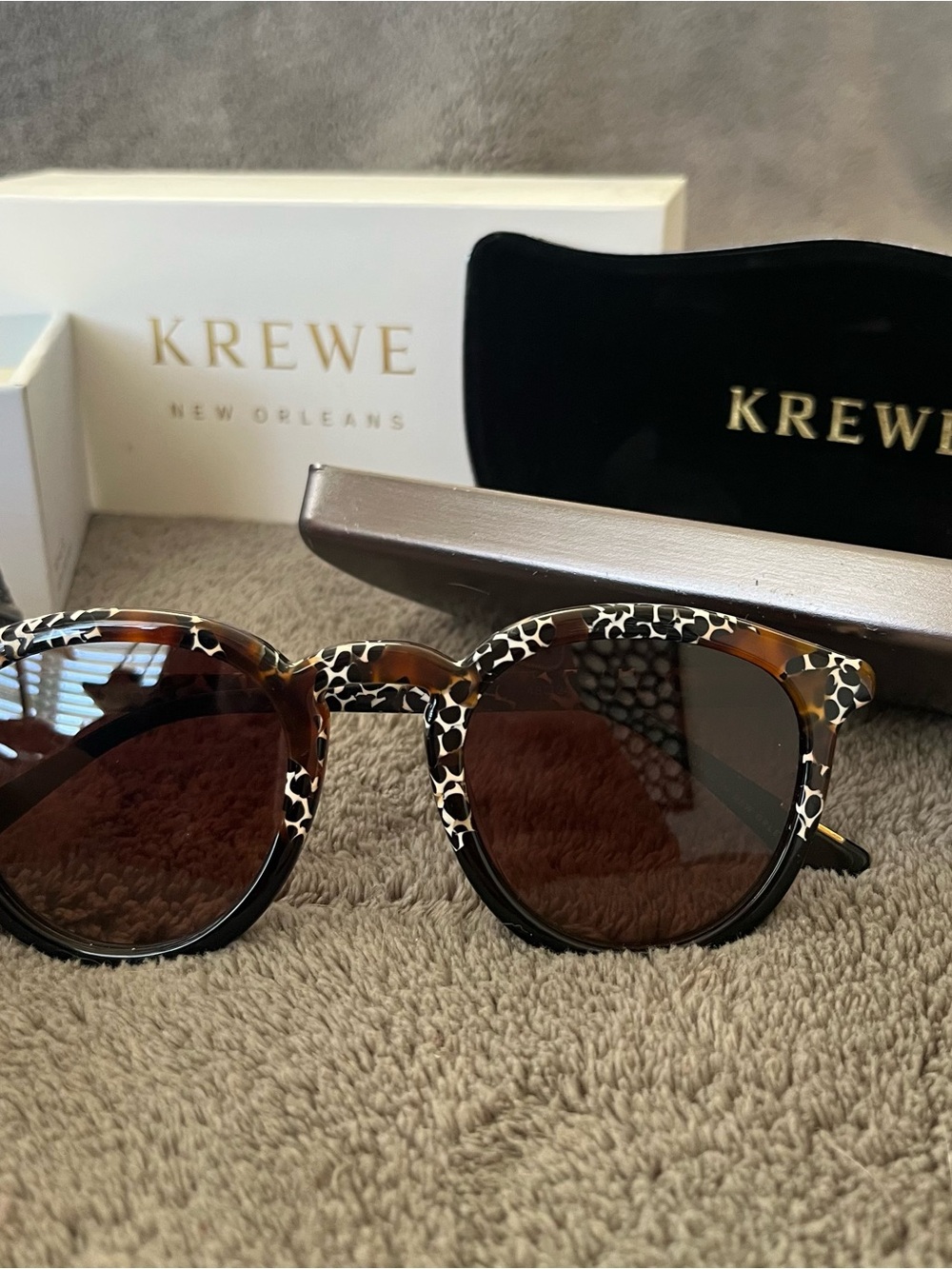 KREWE - Collins Leopard Tortoise Round Sunglasses - Brown Lenses